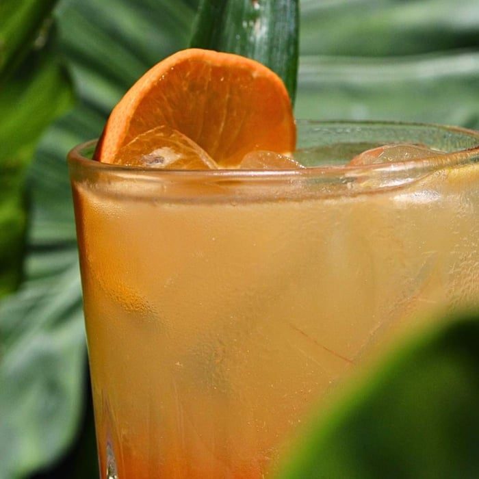 Coctel con naranja
